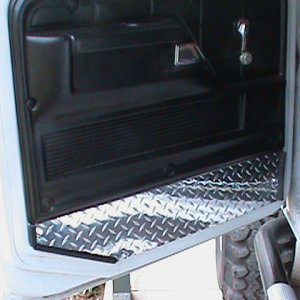 Inside door bottom plate panel