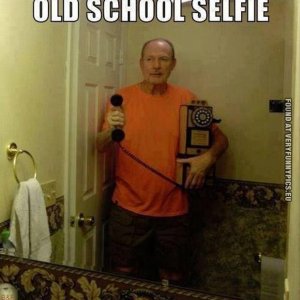 funny-picture-old-school-selfie