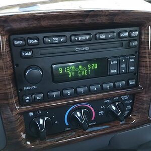 Factory 6-disc CD radio player