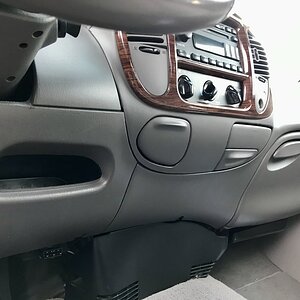Lower knee bolster with storage cubby
