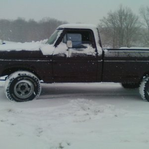 evans_truck_in_the_snow