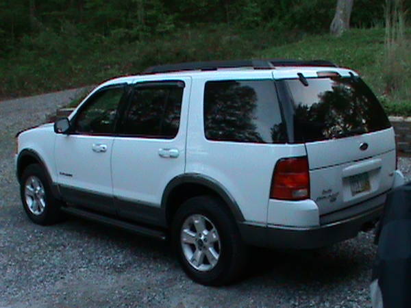 2005_Ford_Explorer_5-15-2013_003.JPG