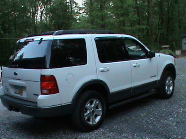 2005_Ford_Explorer_5-15-2013_004.JPG