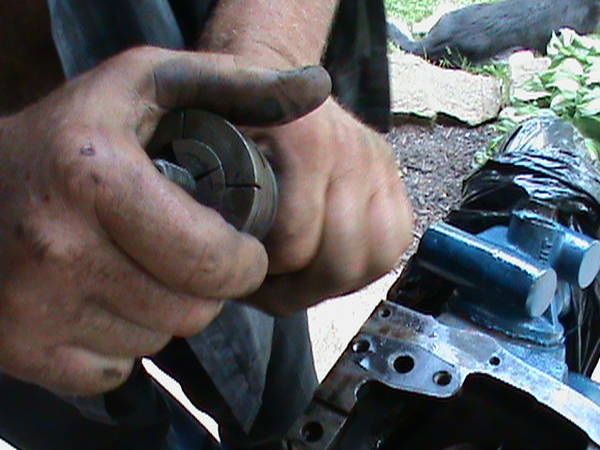 cam_bearing_removal_002.JPG