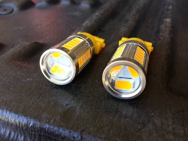 Amber_3157_33x_5730SMD_LED_Bulbs_3.jpg