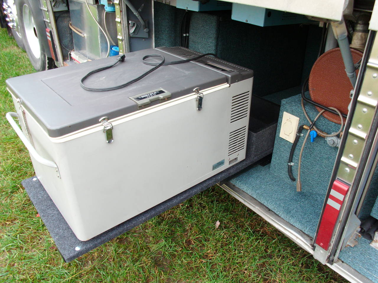 12or120_Fridge-Freezer