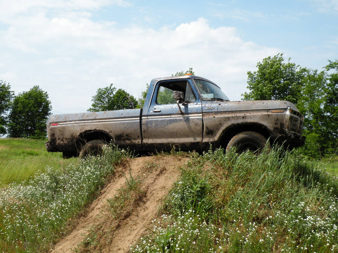 1977_Ford_Scottville_Mi_020