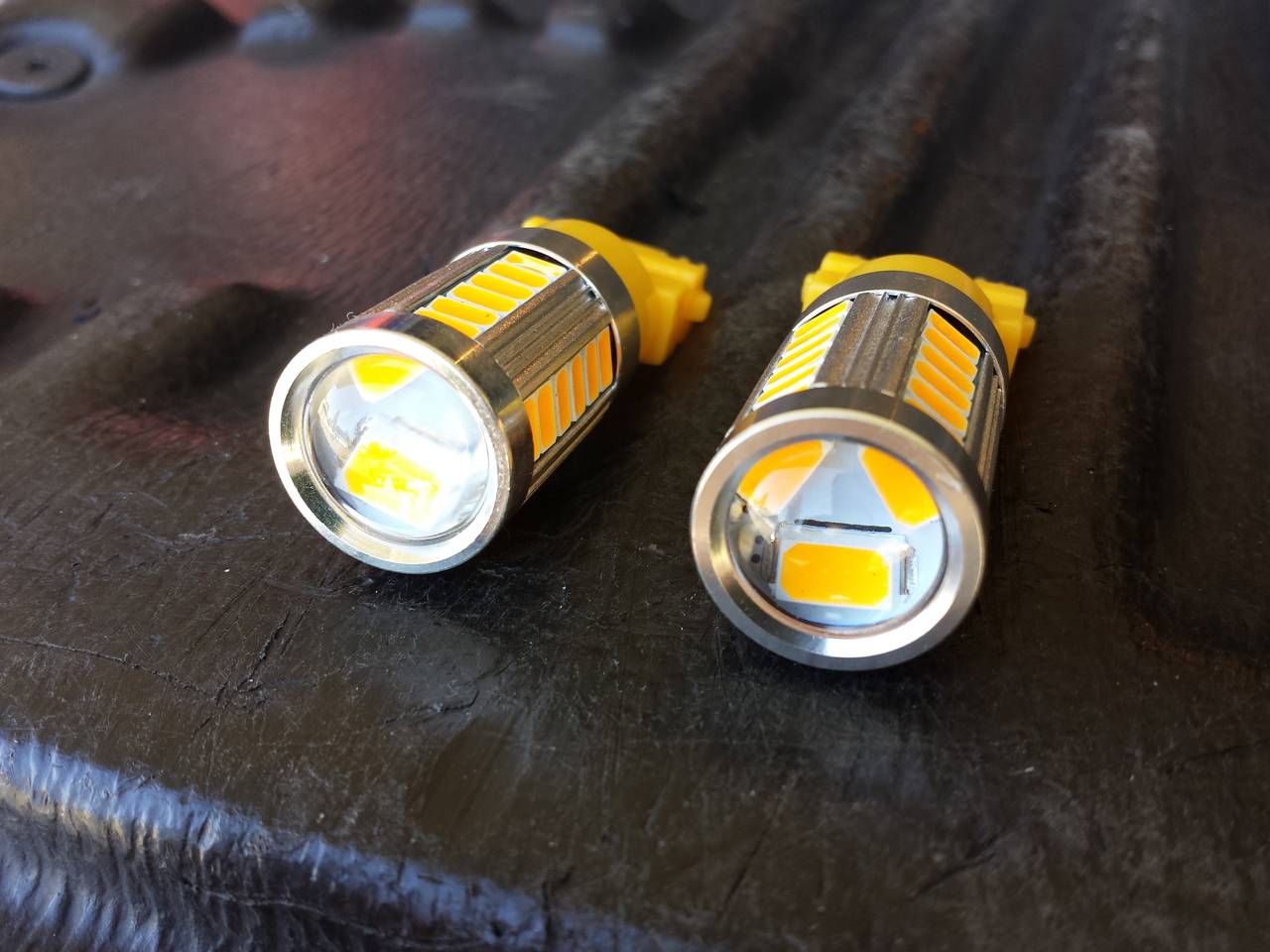 Amber_3157_33x_5730SMD_LED_Bulbs_3