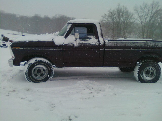 evans_truck_in_the_snow