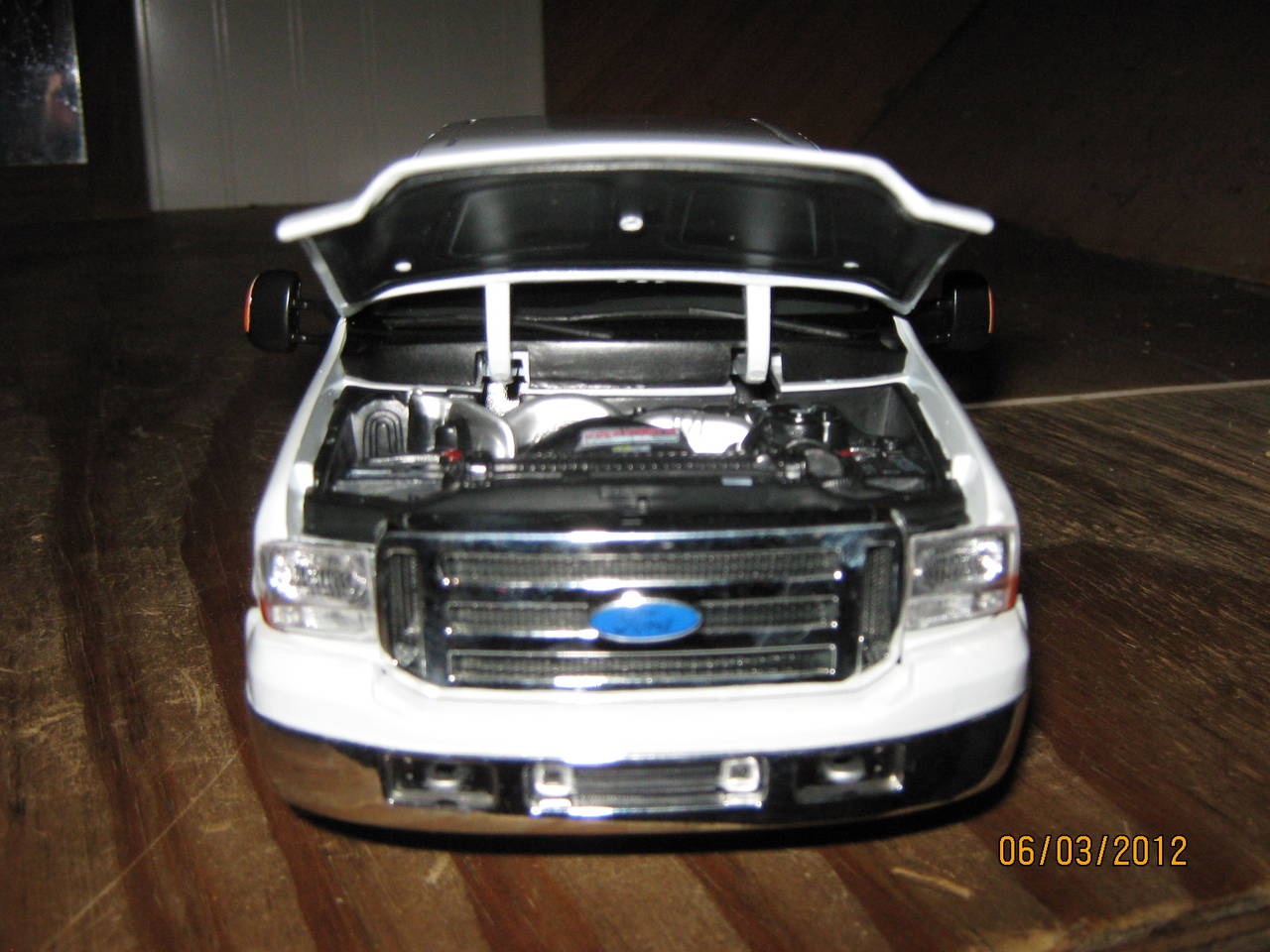hood_open_001