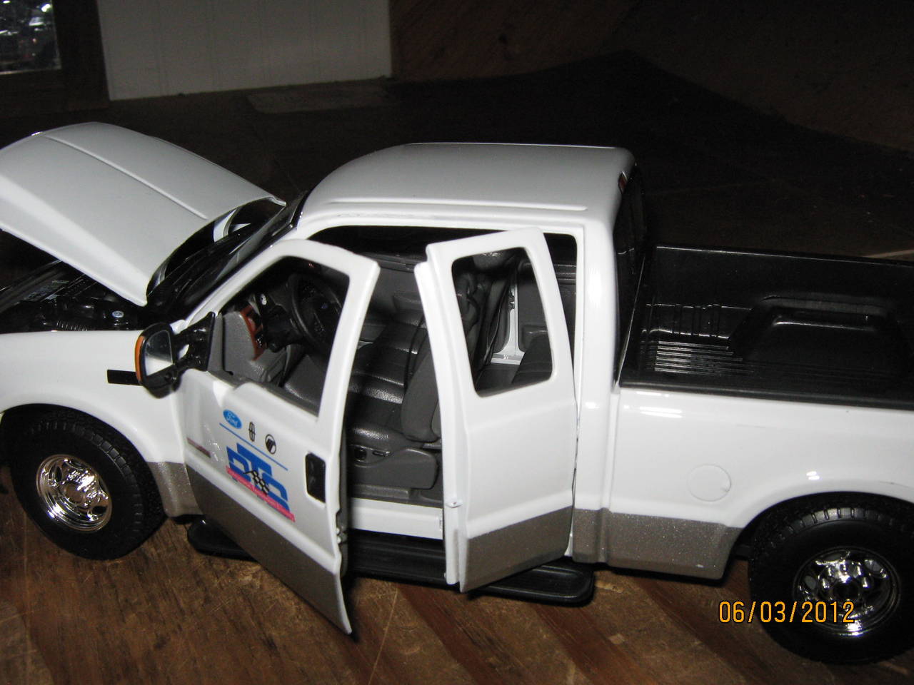hood_open_003