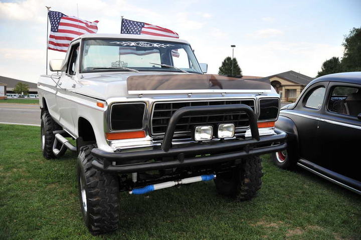 my 79 at the Monday Night Roosters weekly cruisin