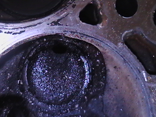 notice the hole in the exhaust valve!!!