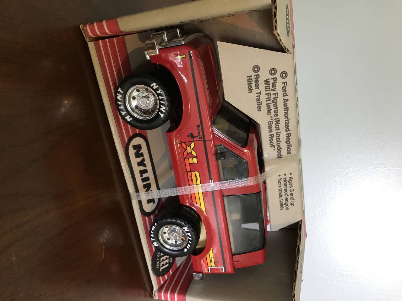 Nylint Ford Bronco II.