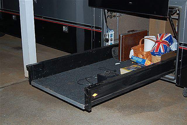 pull_out_in_bay_storage